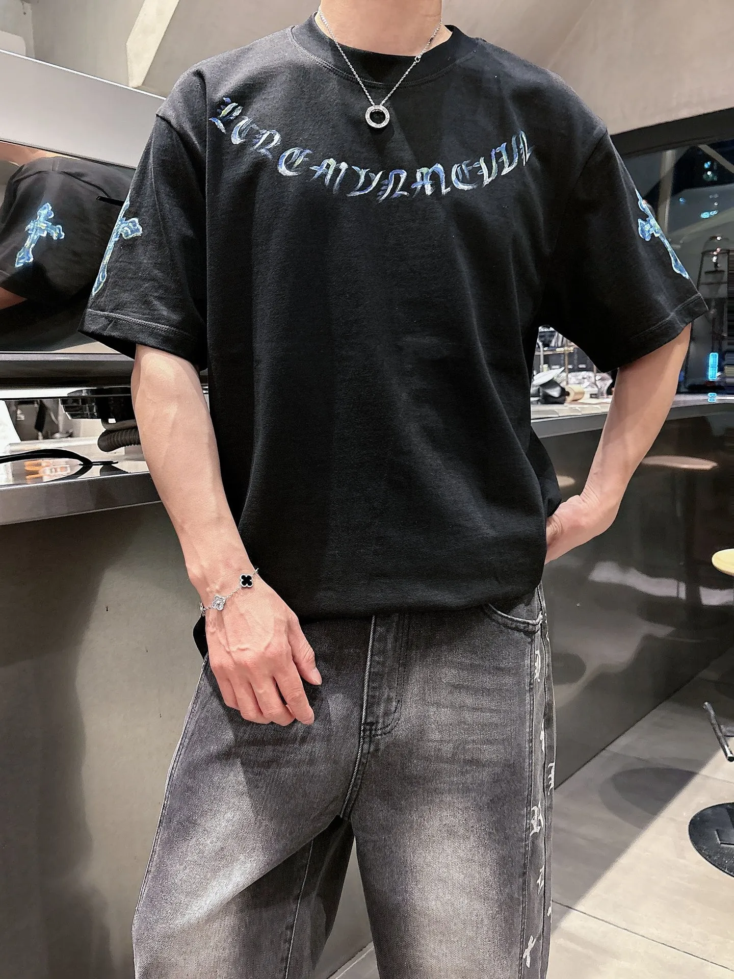 P P 。 Sizes:m~3x :Black White :6099+3796